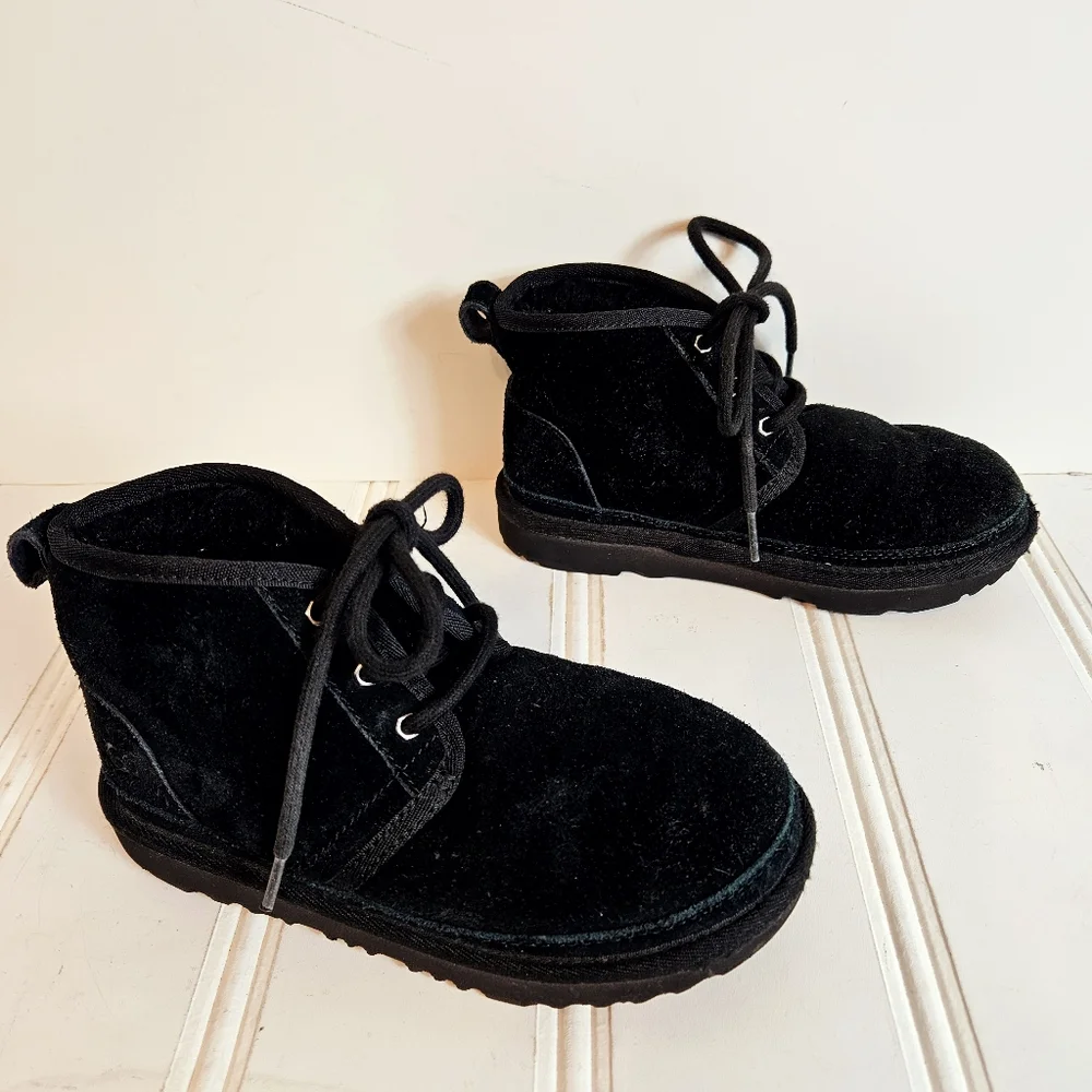 UGG Neumel II Chukka Boots Kids 1 Ankle Suede Wool Lined Lace Up Black Cozy
